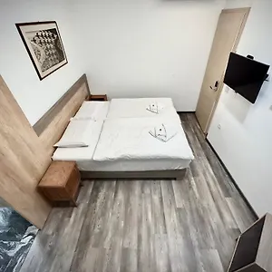 Oh & 2*, Lublana Słowenia